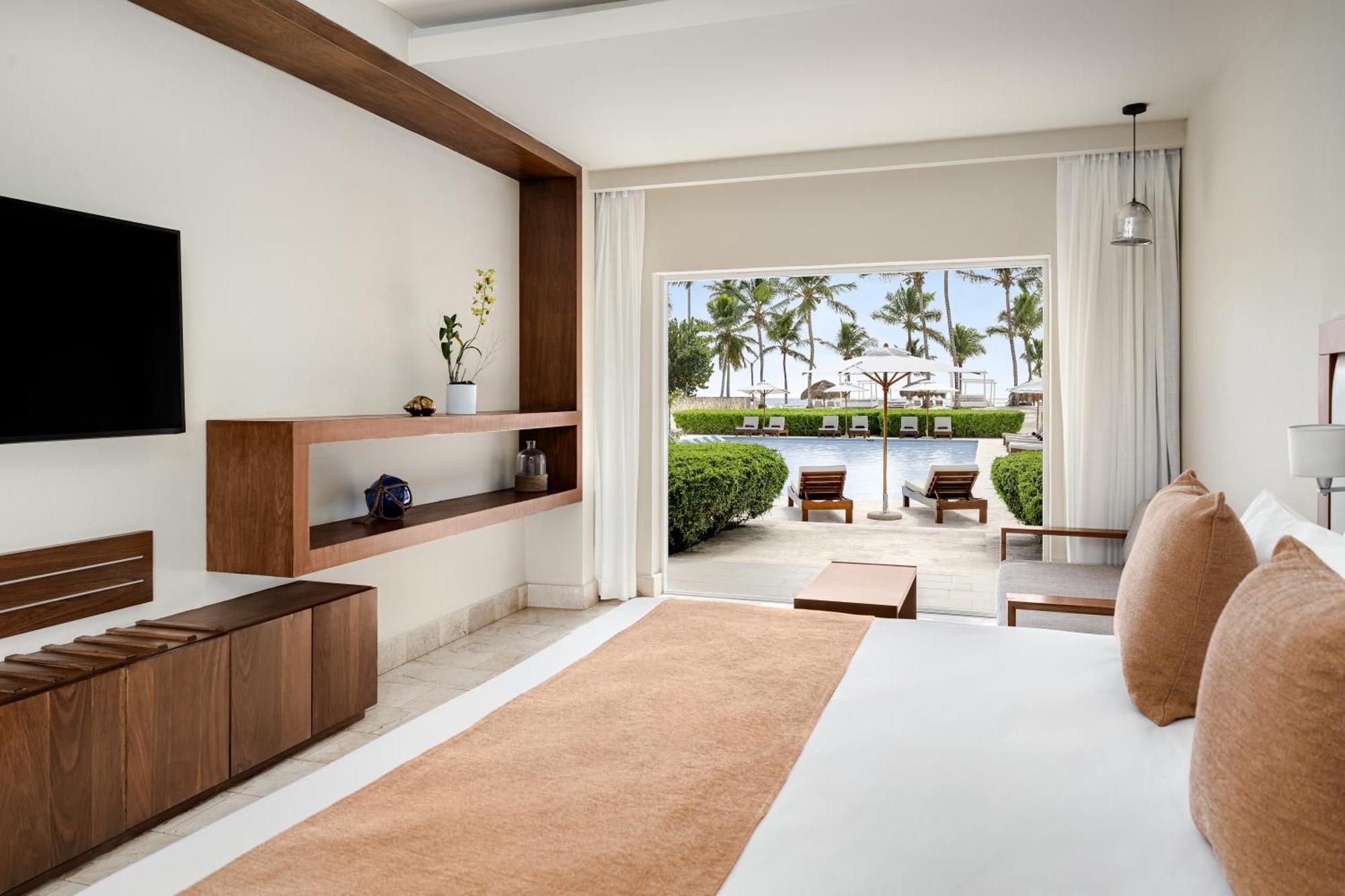 Suite Junior Sun Club con acceso a la piscina y vistas al mar